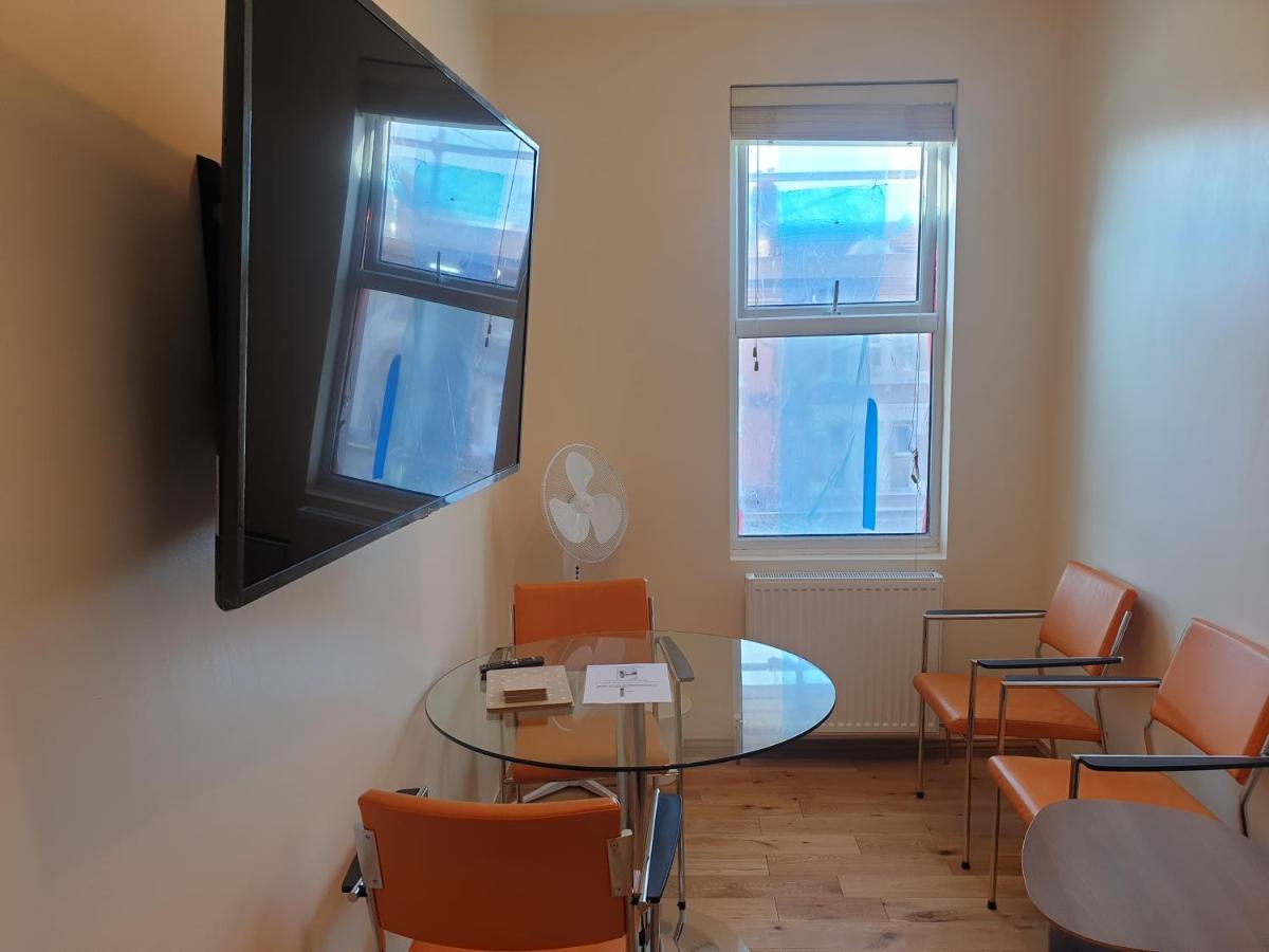 London Luxury Spacious 2 Bedroom Apartment 4 Mins From Ilford Stn. Free Parking Luaran gambar