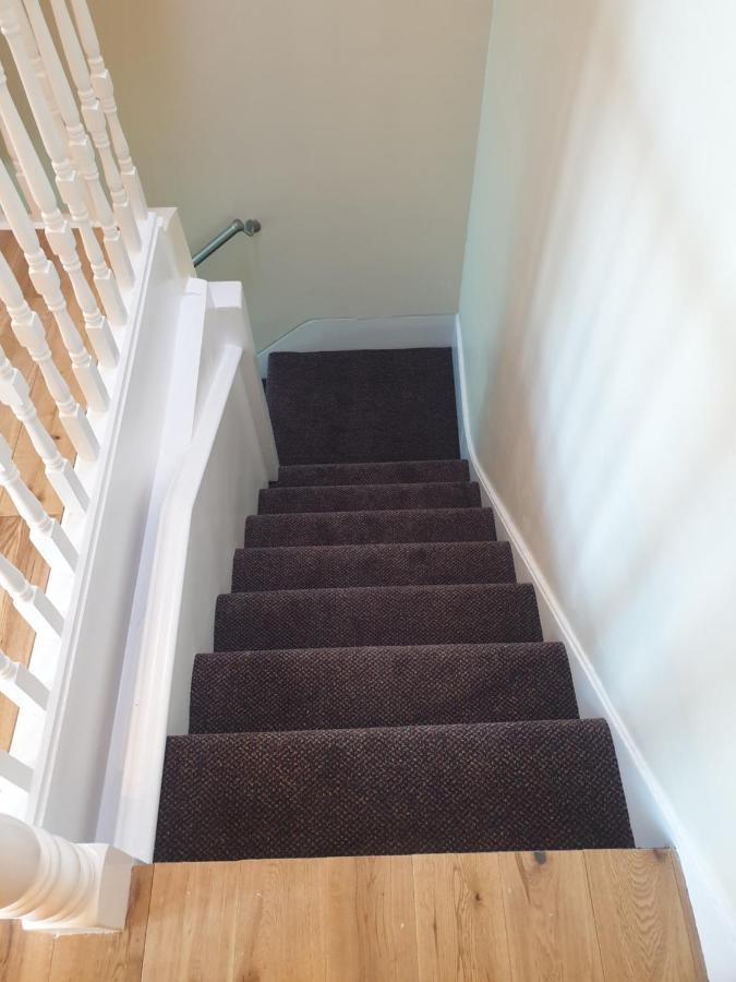 London Luxury Spacious 2 Bedroom Apartment 4 Mins From Ilford Stn. Free Parking Luaran gambar
