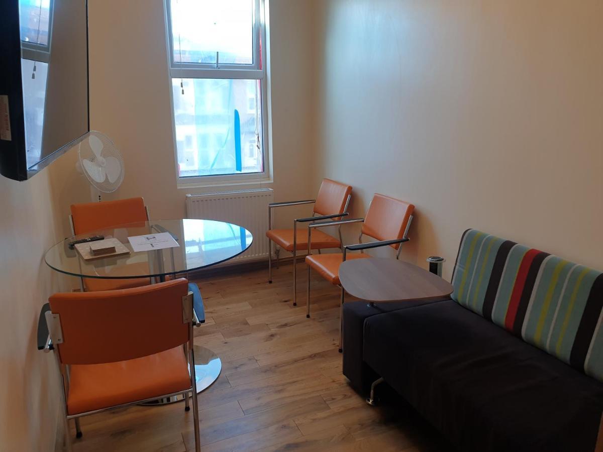 London Luxury Spacious 2 Bedroom Apartment 4 Mins From Ilford Stn. Free Parking Luaran gambar